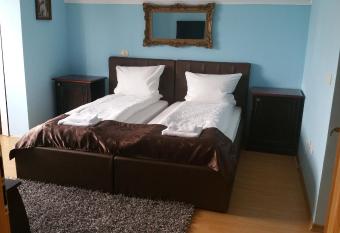 Family Pension allows 18 year olds to book a room