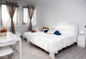 Alex Residence has Balcony rooms