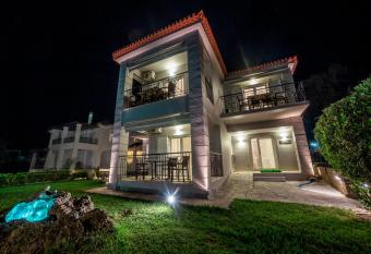 Enpy has Balcony rooms