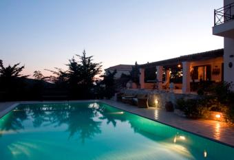 Villa Sounion allows 18 year olds to book a room