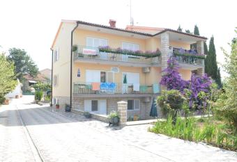 Villa Bencun has Balcony rooms