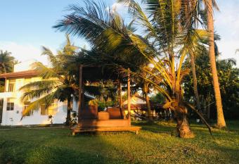 Singhe House has Smoking/Balcony rooms