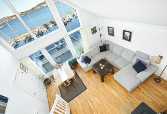 Seaview Luxury Apartment Grasholmen has Balcony rooms