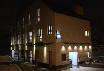 H La Caba  a allows 18 year olds to book a room