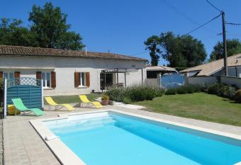 Le gite du gueurlet has Balcony rooms