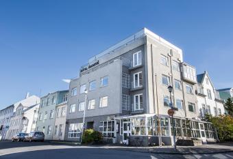 Hotel   dinsv   allows 18 year olds to book a room