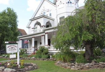 Victorian Charm Inn allows 18 year olds to book a room