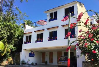 Hotel Quinta Mar y Selva allows 18 year olds to book a room