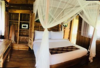 Doni House & Villas has rooms with a private hot tub