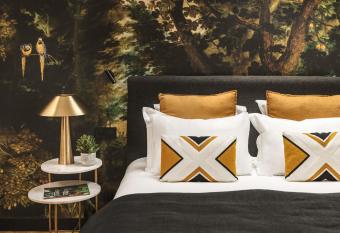 Maisons du Monde H  tel & Suites - Marseille Vieux Port has Balcony rooms