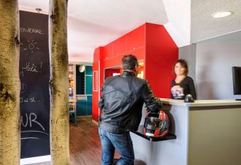 hotelF1 Calais Coquelles has Smoking rooms