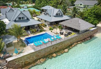 Le Nautique Waterfront Hotel La Digue allows 18 year olds to book a room