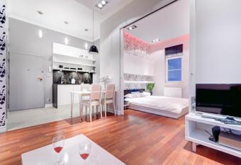 Dom & House - Apartments Ogrodowa Sopot allows 18 year olds to book a room