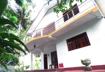 Pathum Family Home has Smoking/Balcony rooms