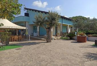 B&B Oasi al Mare allows 18 year olds to book a room