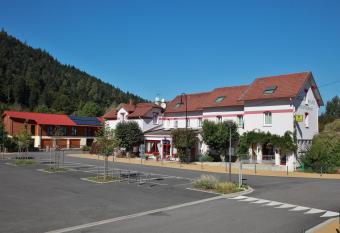 Logis Hotel des Lacs allows 18 year olds to book a room