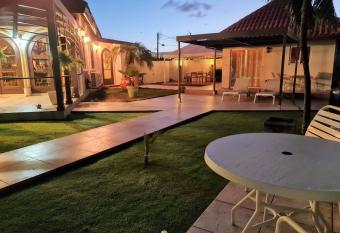 Sandpiper Beach Apartments has Balcony rooms