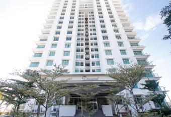 Imperial Suites Miri , Diamond Tower allows 18 year olds to book a room
