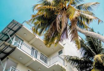 Seals Harbor Hotel has Balcony rooms