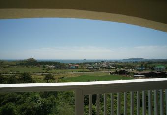 Jeju the Ocean Hill Pension has Balcony rooms