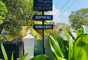 Colonial Bungalow has Balcony rooms