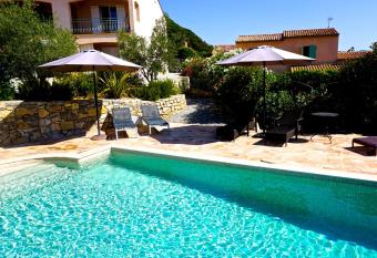 Lone Star House allows 18 year olds to book a room