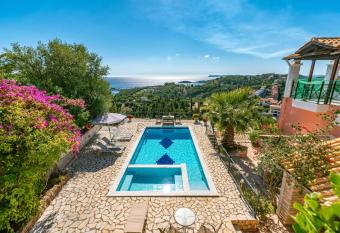 Villa Sandy has Balcony rooms