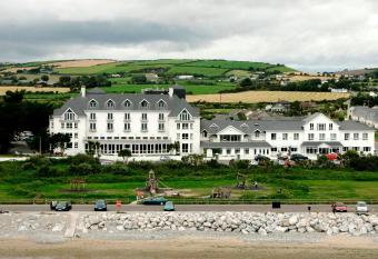 Garryvoe Hotel has Balcony rooms