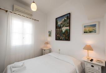 Hotel Delphines allows 18 year olds to book a room