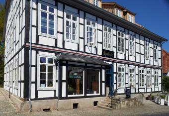 Alte Apotheke allows 18 year olds to book a room