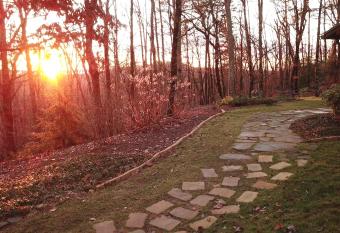 Barefoot Hills has Balcony rooms