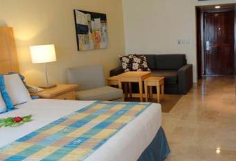 Meli   Puerto Vallarta     All Inclusive has rooms with a private hot tub