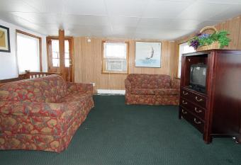 Shore Beach Houses - 41 T Lincoln Avenue has Balcony rooms