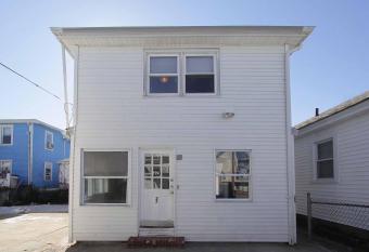 Shore Beach Houses - 43B Lincoln Ave allows 18 year olds to book a room