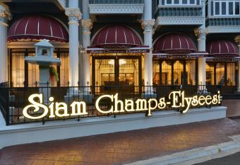 Siam Champs Elyseesi Unique Hotel has rooms with a private hot tub