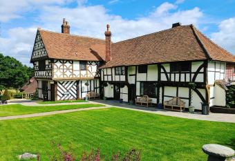 voco Lythe Hill Hotel & Spa, an IHG Hotel allows 18 year olds to book a room