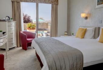 The Monterey Hotel - Sure Hotel Collection by Best Western allows 18 year olds to book a room