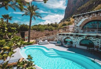 Villa Di Maria allows 18 year olds to book a room