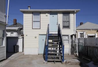 Shore Beach Houses - 41 D Lincoln Avenue allows 18 year olds to book a room