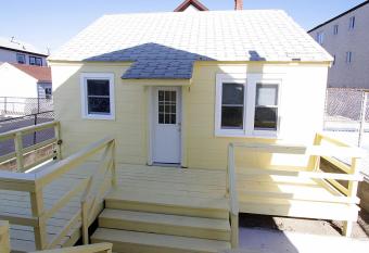 Shore Beach Houses - 38 D Lincoln Avenue allows 18 year olds to book a room