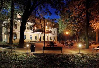 Palac w Rybnej has Balcony rooms