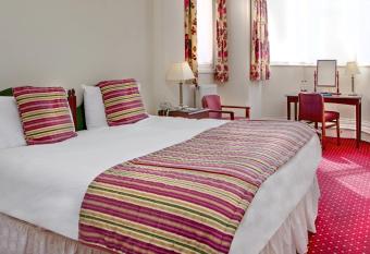 Bestwood Lodge Hotel allows 18 year olds to book a room