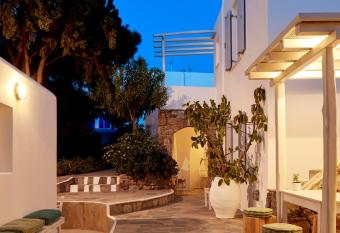 Mykonos Town Suites has Balcony rooms