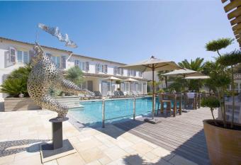 Le Clos Saint-Martin H  tel & Spa has Balcony rooms