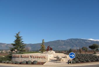 La maisonnette allows 18 year olds to book a room