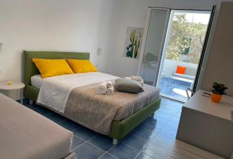 ITINERA Baia Verde Rooms and Breakfast has Balcony rooms