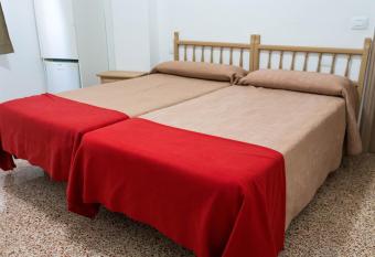 Pensi  n Alcal   has Balcony rooms