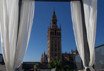 Welldone Cathedral has rooms with a private hot tub