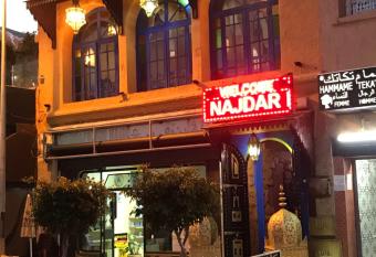 Studio Medina has rooms with a private hot tub