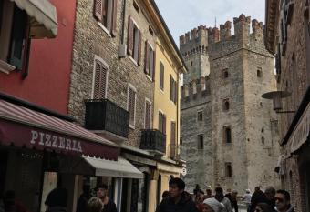Aurora Sirmione Appartamenti allows 18 year olds to book a room